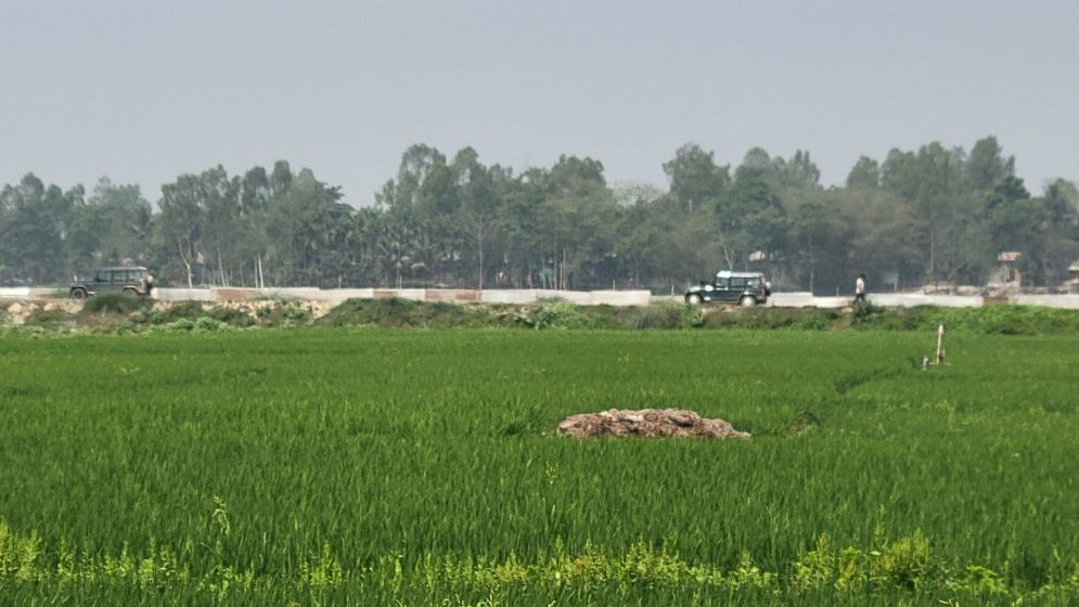 বাংলাদেশি ভেবে ভারতীয় চোরাকারবারিকে গুলি করল বিএসএফ