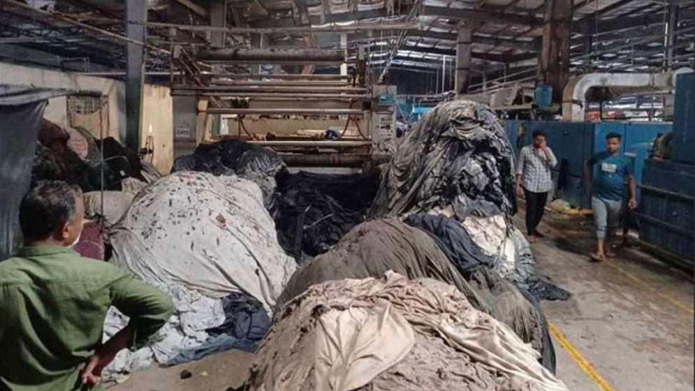 মুন্সীগঞ্জে আগুনে পুড়ল কারখানার কাপড়-মেশিন