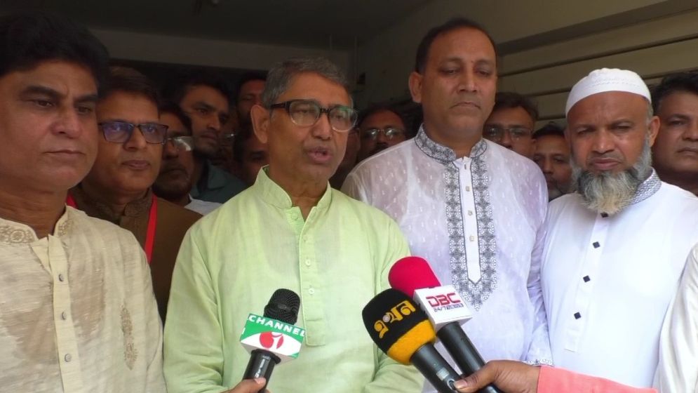 সরকার আগে সংস্কার পরে গণতন্ত্রের কথা বলছে : আহমেদ আযম