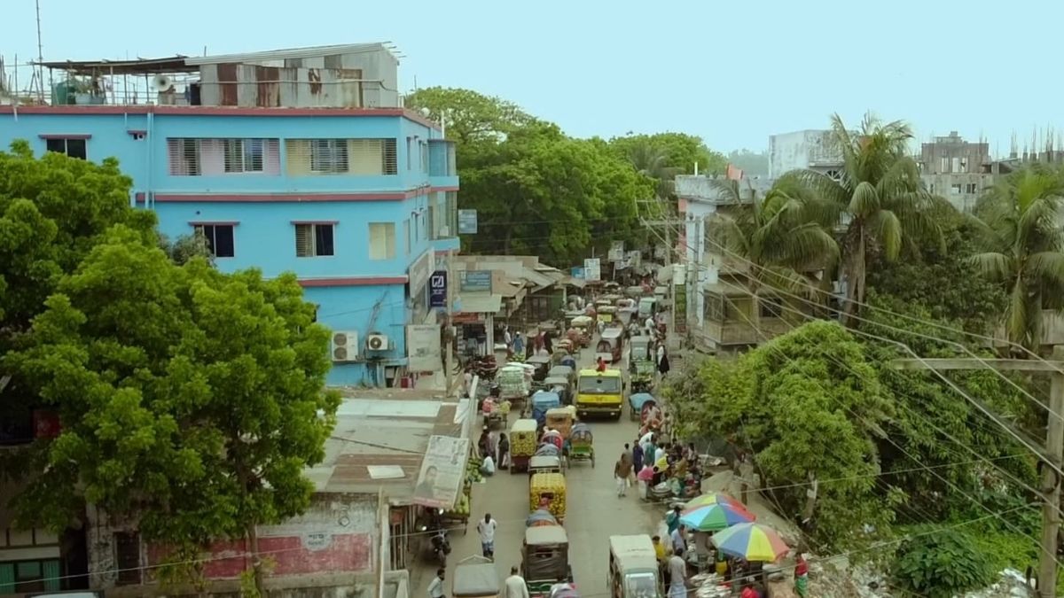 জমজমাট বালিগাঁও বাজার