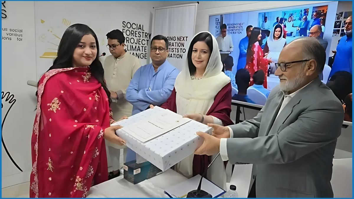 ক্ষুদে বিজ্ঞানীদের উৎসাহ দিলেন ডা. জুবাইদা রহমান
