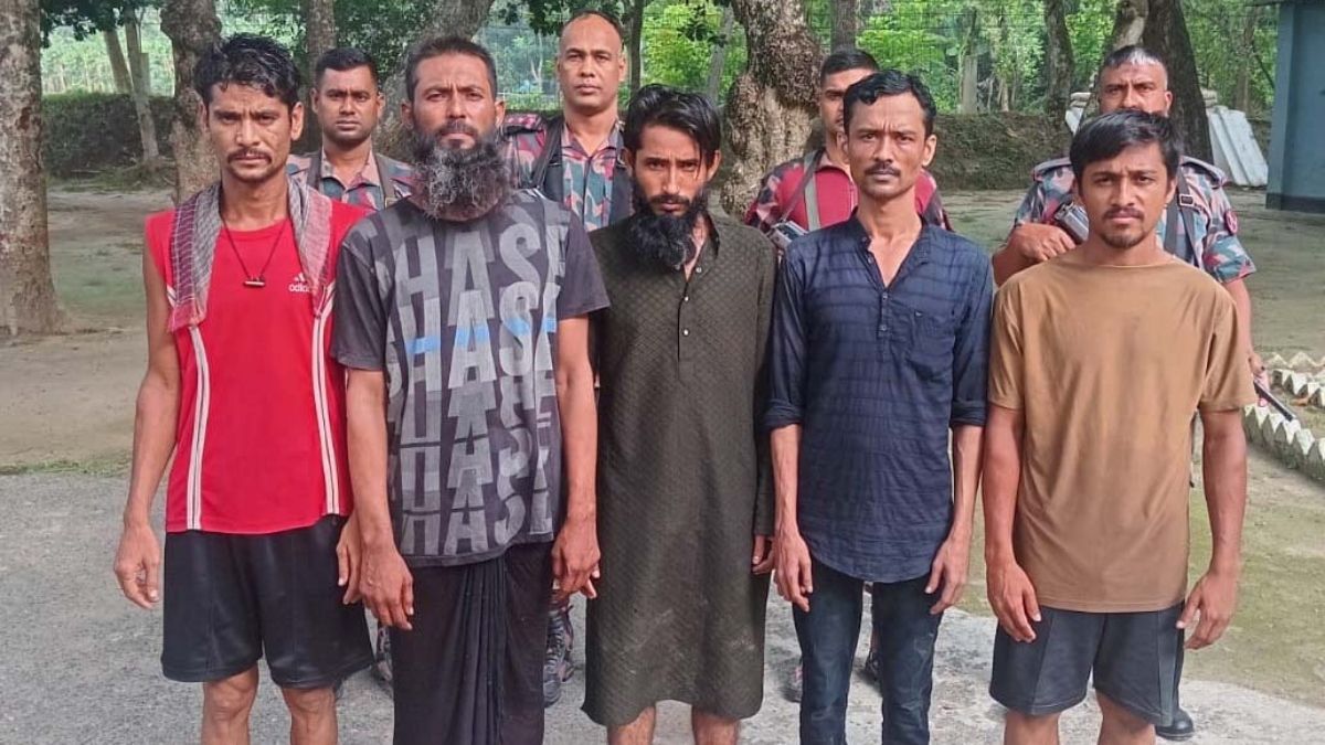 ঝিনাইদহ সীমান্তে নারী-শিশুসহ ১৫ জন আটক
