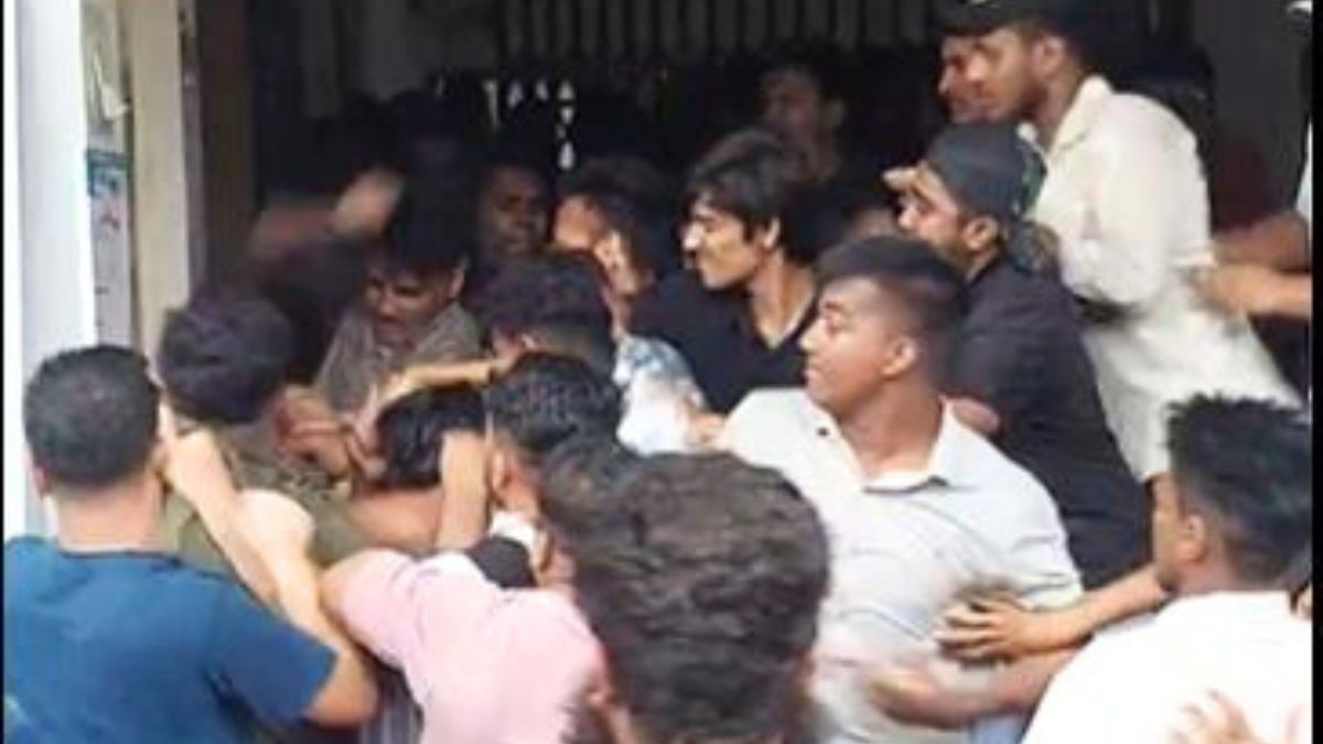 নারায়ণগঞ্জে পশুর হাটের দরপত্র নিয়ে সংঘর্ষে আহত ৫, আটক ১২