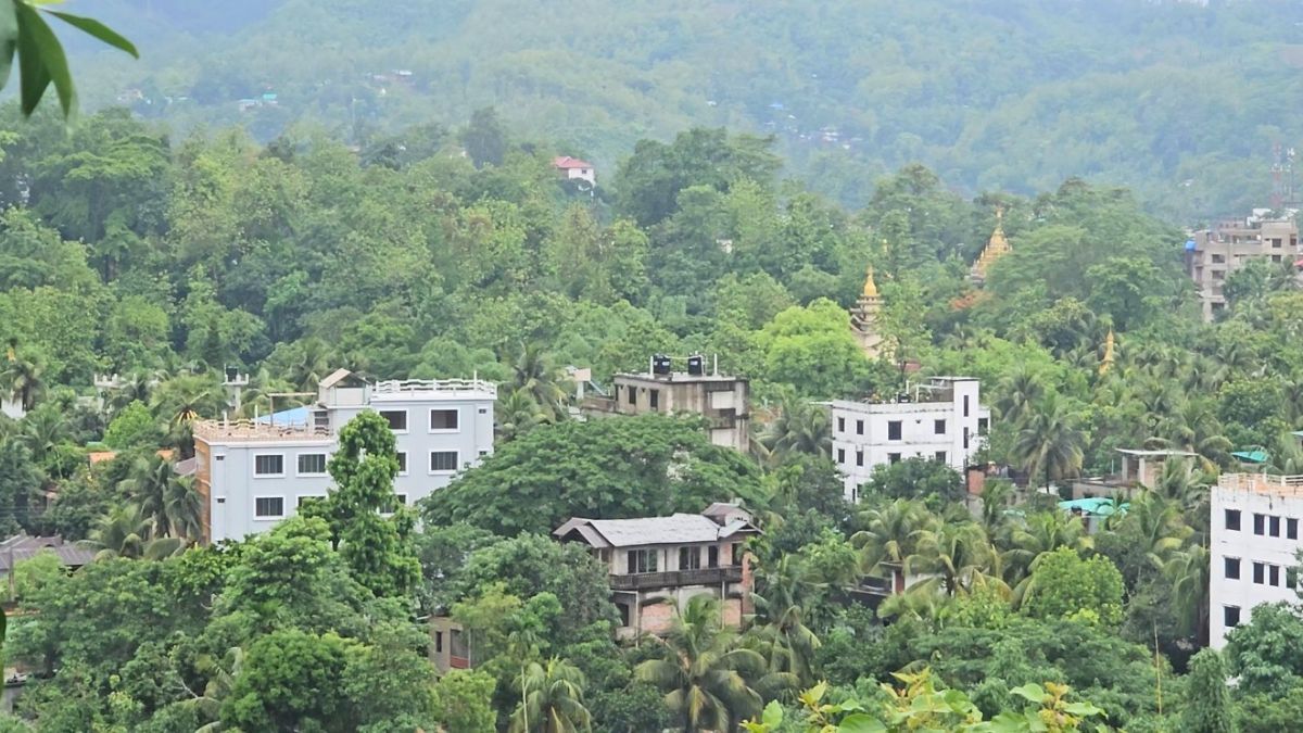 বান্দরবানে টানা বৃষ্টিতে পাহাড় ধসের শঙ্কা, বিচ্ছিন্ন রুমা সড়ক