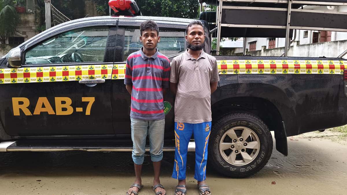 ফেনীতে আলুর বস্তায় মাদক, আটক ২