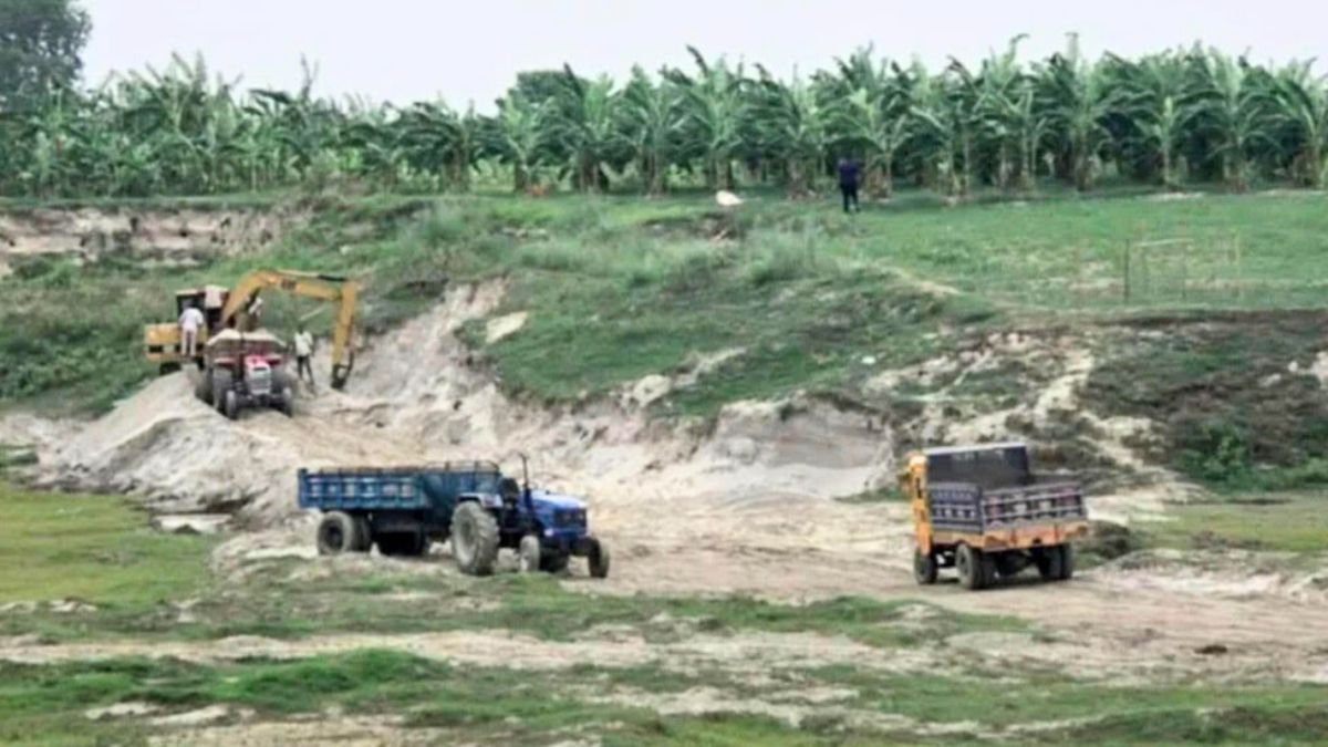 পদ্মায় অবৈধ বালু উত্তোলন, কুমারখালীতে চারজনকে জরিমানা ২ লাখ টাকা