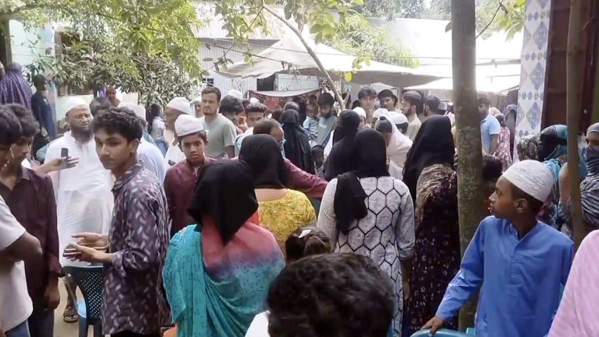 বাস-মাহেন্দ্র সংঘর্ষে শিবচরের পিতা-পুত্রসহ ৩ জনের মৃত্যু, বাড়িতে শোকের মাতম