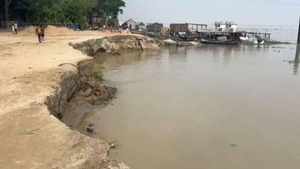 পদ্মা সেতুর কনস্ট্রাকশন ইয়ার্ডের ৩ কিলোমিটারের মধ্যে ব্যাপক ভাঙন