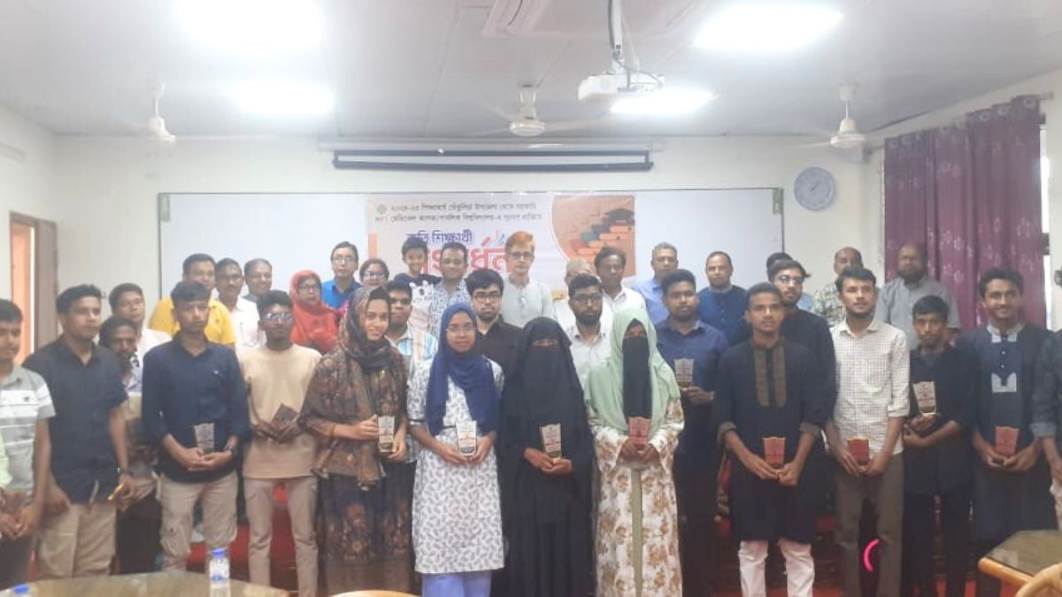তেঁতুলিয়ায় পাবলিক বিশ্ববিদ্যালয়ে ভর্তিকৃত শিক্ষার্থীদের সংবর্ধনা