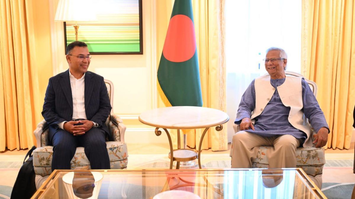 বৈঠক শেষে ড. ইউনূসকে যেসব উপহার দিলেন তারেক রহমান