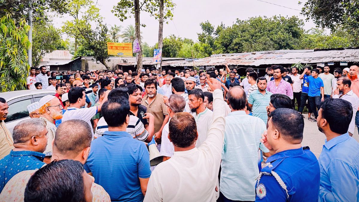গাজীপুরে ১১ দাবিতে ক্যাবল শ্রমিকদের বিক্ষোভ