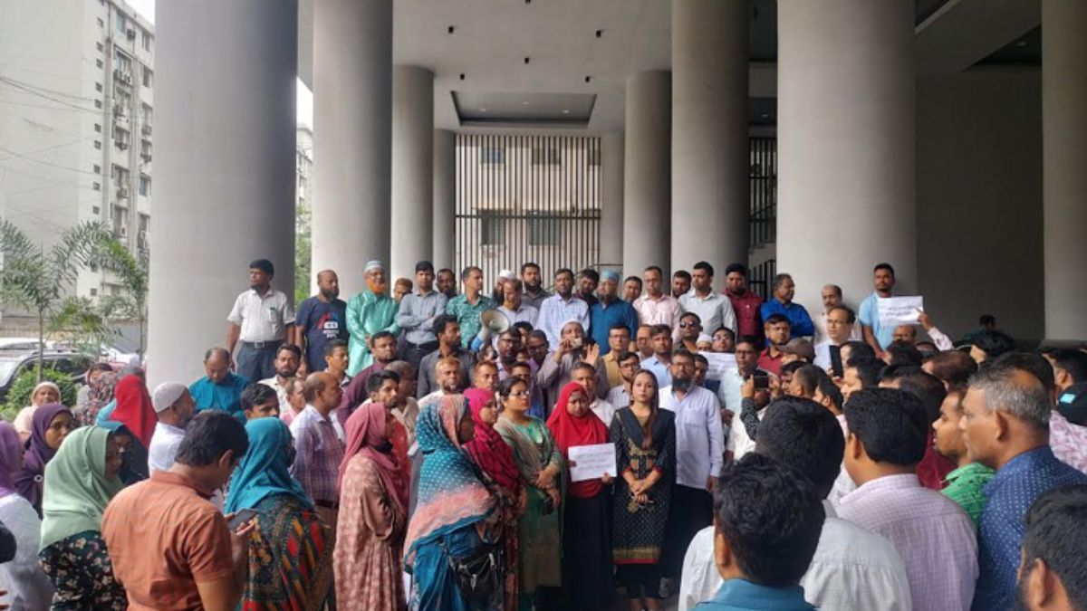 সচিবালয়ে টানা আন্দোলনে কর্মচারীরা