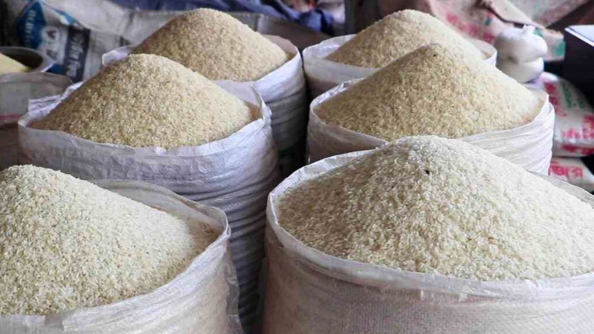 নওগাঁয় চালের বাজার অস্থির, কেজিতে বেড়েছে ৫-৬ টাকা