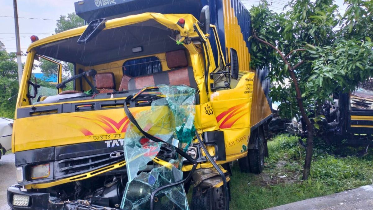 মির্জাপুরে ভয়াবহ সড়ক দুর্ঘটনায় চালকের করুণ মৃত্যু