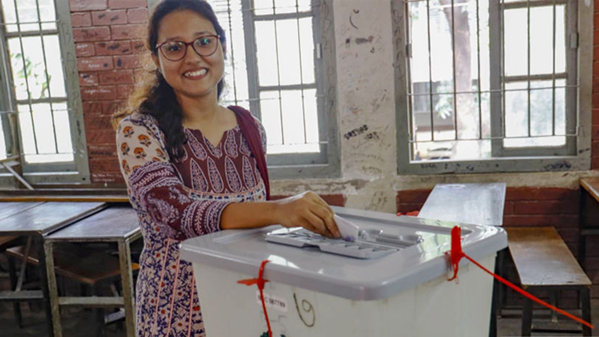 তরুণ ভোটারদের দিকে বিশেষ নজর ইসির