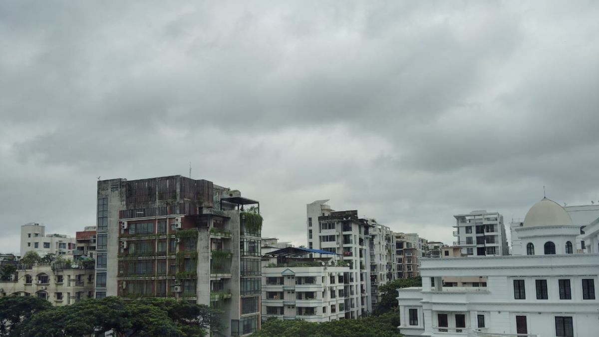মেঘাচ্ছন্ন থাকবে রাজধানীর আকাশ, কমতে পারে গরম