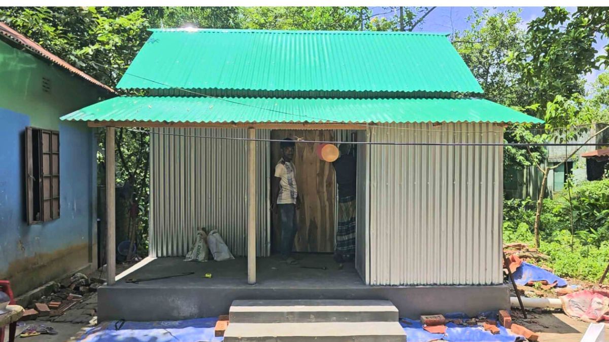 শ্রীপুরে জন্মান্ধ ৮ সদস্যের পরিবার পেল নতুন ঘর