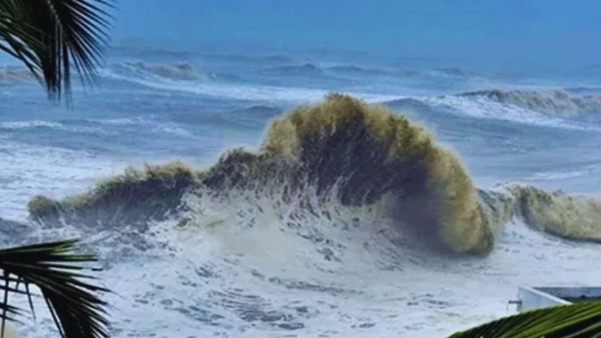 চার সমুদ্রবন্দরে ৩ নম্বর সতর্ক সংকেত