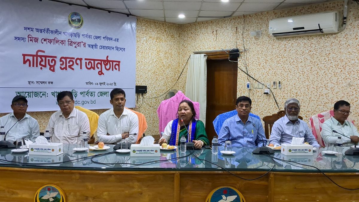 খাগড়াছড়ি জেলা পরিষদের অস্থায়ী চেয়ারম্যানের দায়িত্ব গ্রহণ করলেন শেফালিকা ত্রিপুরা