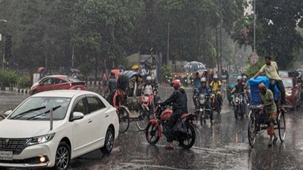 বৃষ্টিতে স্থবির রাজধানীর সকাল