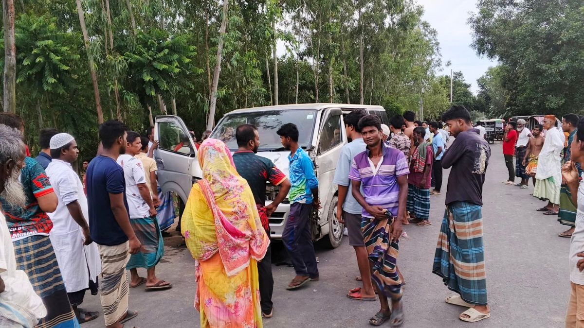 শেরপুরে মাইক্রোবাস চাপায় ২ মাদ্রাসা শিক্ষার্থী নিহত