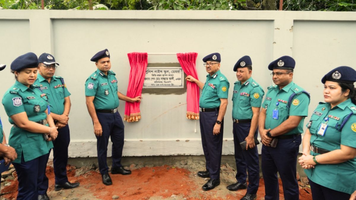 ডেমরা পুলিশ লাইনস স্কুলের ভিত্তিপ্রস্তর স্থাপন করলেন ডিএমপি কমিশনার