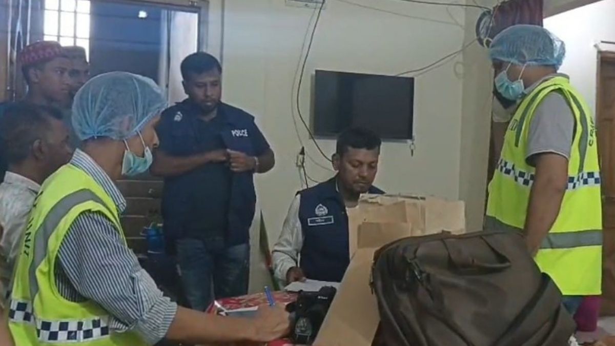 ডাকাতি করতে এসে প্রবাসী নববধূকে পালাক্রমে ধর্ষণ, আটক ২