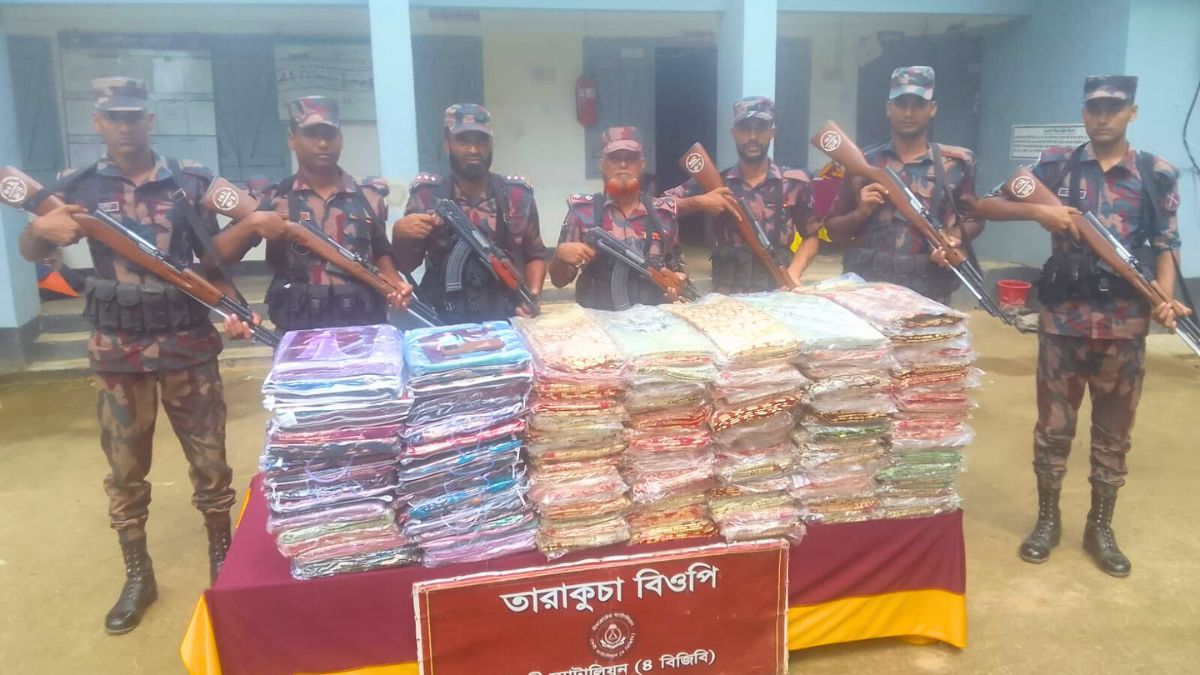 ফেনী সীমান্তে ৩৬ লাখ টাকার ভারতীয় পণ্য জব্দ