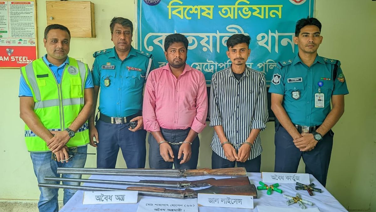 রংপুরে নিরাপত্তাকর্মীর কাছ থেকে অবৈধ অস্ত্র-গুলি উদ্ধার, গ্রেপ্তার ২