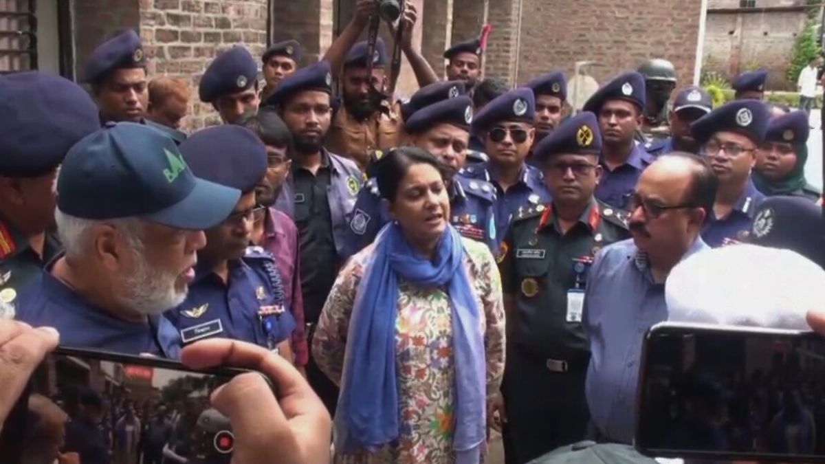 গোপালগঞ্জে সহিংসতার ৬ দিন পর দুই উপদেষ্টার ঘটনাস্থল পরিদর্শন