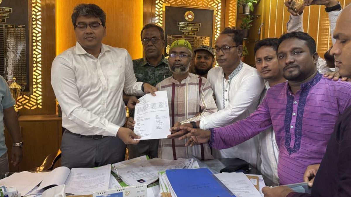 শ্রীপুরে অস্বাভাবিক পৌর কর বৃদ্ধির প্রতিবাদে স্মারকলিপি