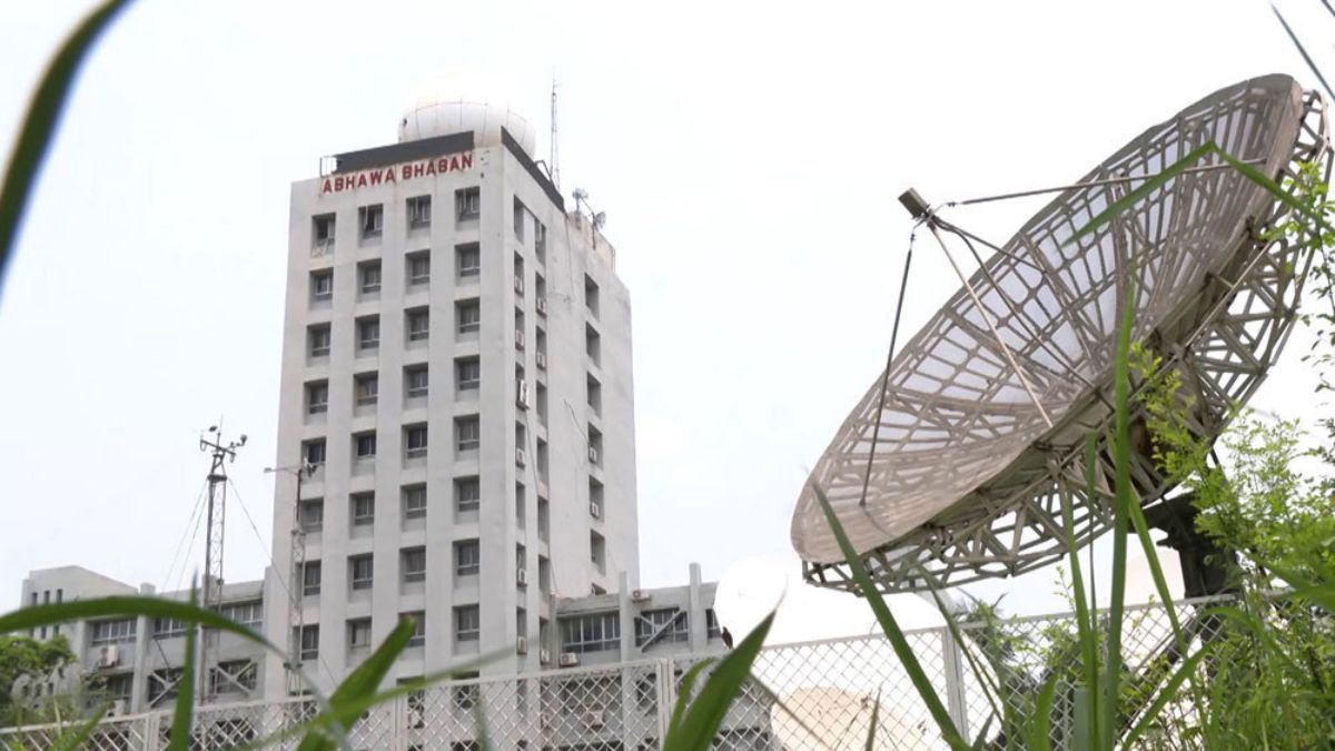 মেঘলা থাকবে ঢাকার আকাশ, হতে পারে বৃষ্টিও