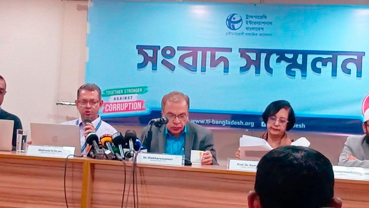 পুলিশের বিরুদ্ধে ৭৬১ মামলা, গ্রেপ্তার ৬১ : টিআইবি