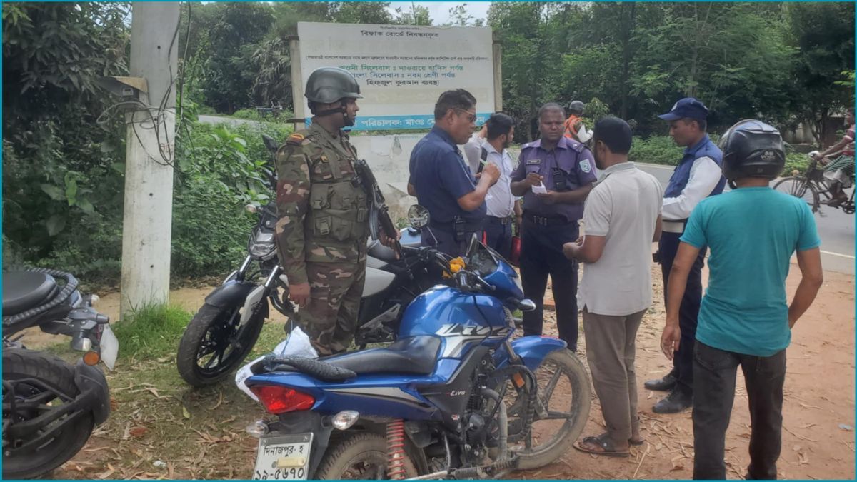 ঘোড়াঘাটে যৌথবাহিনীর বিশেষ চেকপোস্ট