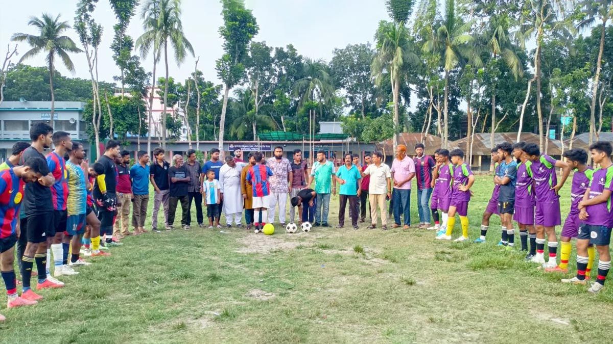 তরুণ প্রজন্মকে ডিভাইস ও মাদক থেকে দূরে রাখতে আলফাডাঙ্গায় প্রীতি ফুটবল ম্যাচ