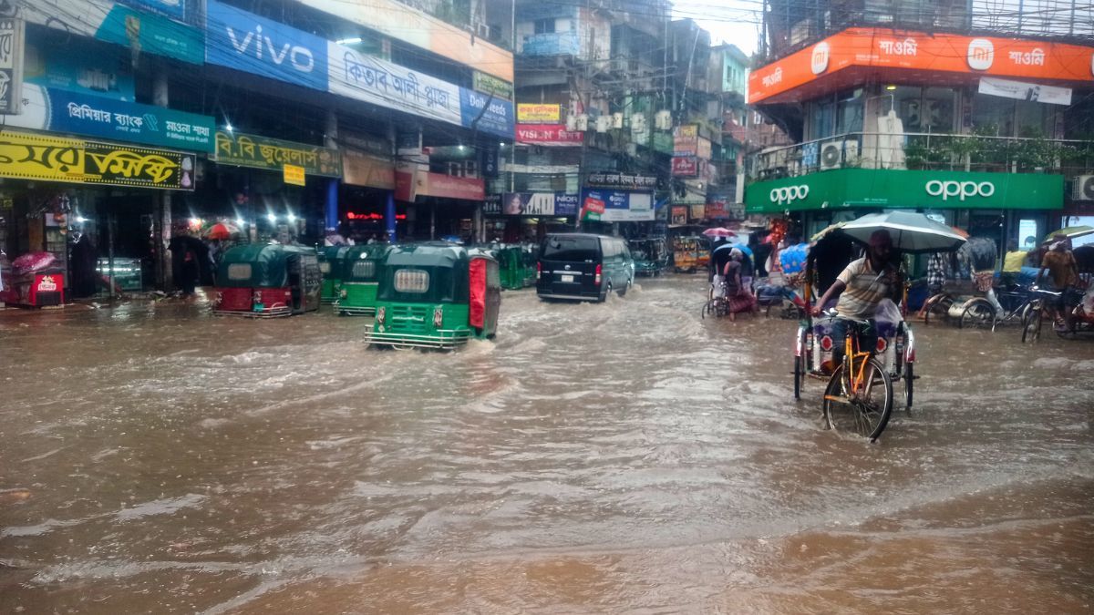 অপরিকল্পিত ড্রেনেজ ব্যবস্থায় মাওনা চৌরাস্তায় জলাবদ্ধতা, দুর্ভোগে মানুষ