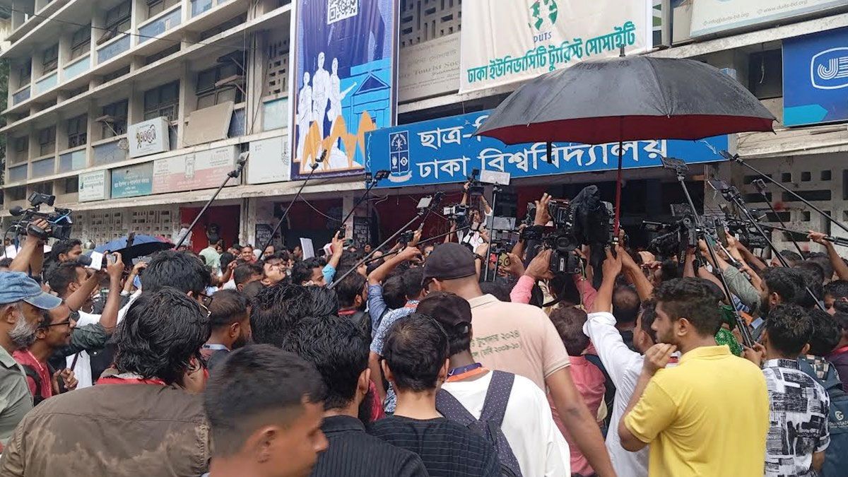 ডাকসু নির্বাচনে জালিয়াতির অভিযোগকারীর আচরণ সন্দেহজনক : নির্বাচন কর্তৃপক্ষ