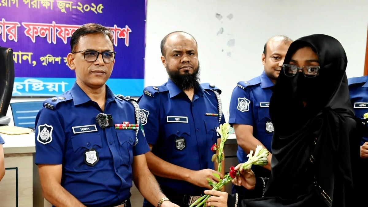 কুষ্টিয়ায় ১০৯ টাকায় পুলিশে চাকরি, আনন্দে কাঁদলেন অনেকেই