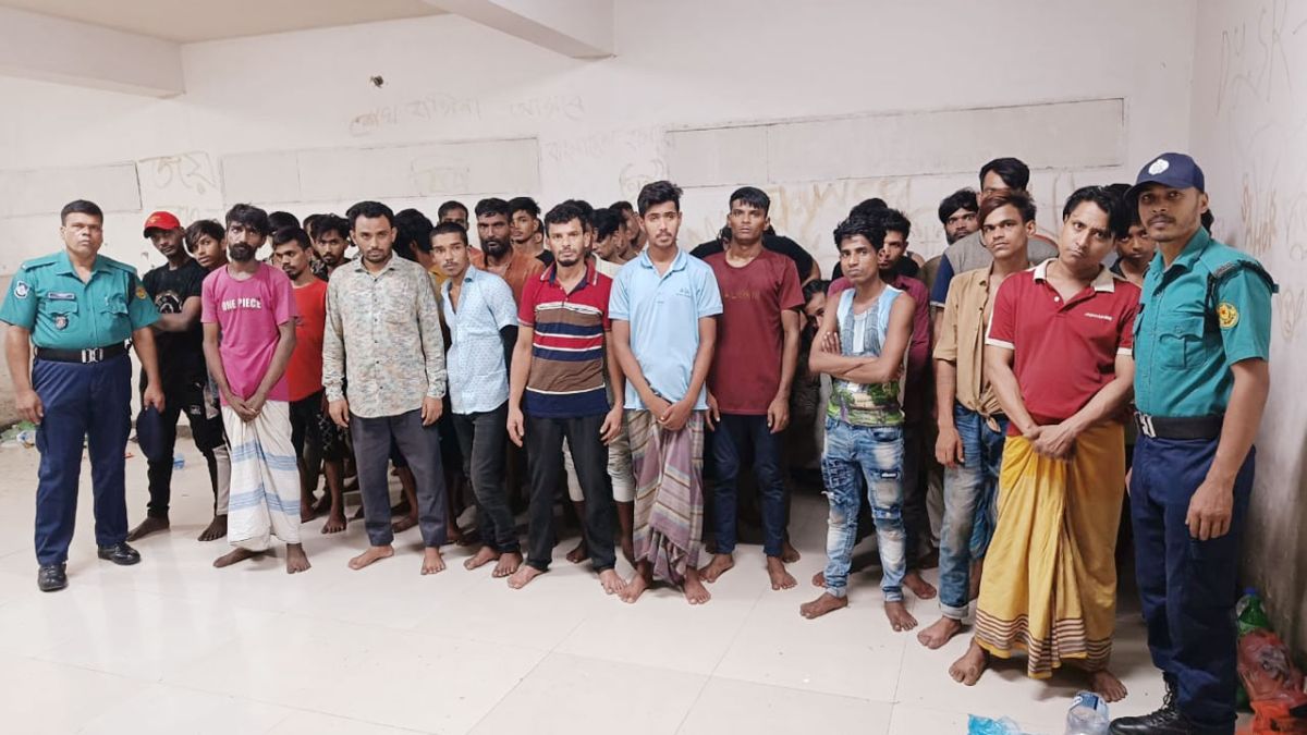 জেনেভা ক্যাম্পে পুলিশের অভিযান, বিস্ফোরক-অস্ত্রসহ গ্রেপ্তার ৪০