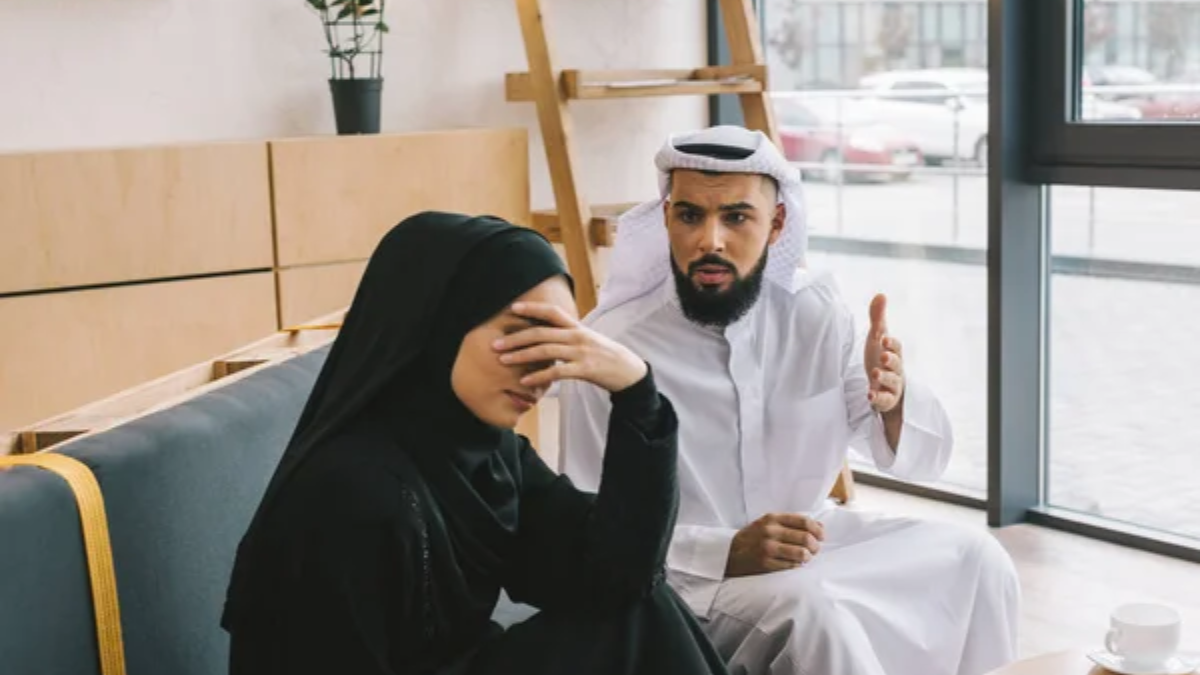 স্বামী অভদ্র ভাষায় কথা বললে স্ত্রী কেমন আচরণ করবেন?