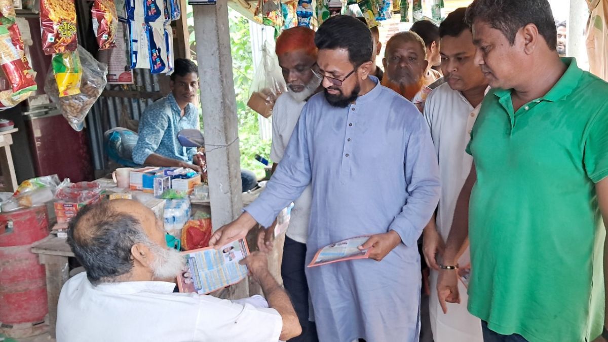 মতলবে বিএনপির ৩১ দফা প্রচারে একদিনে প্রায় ১ লাখ লিফলেট বিতরণ