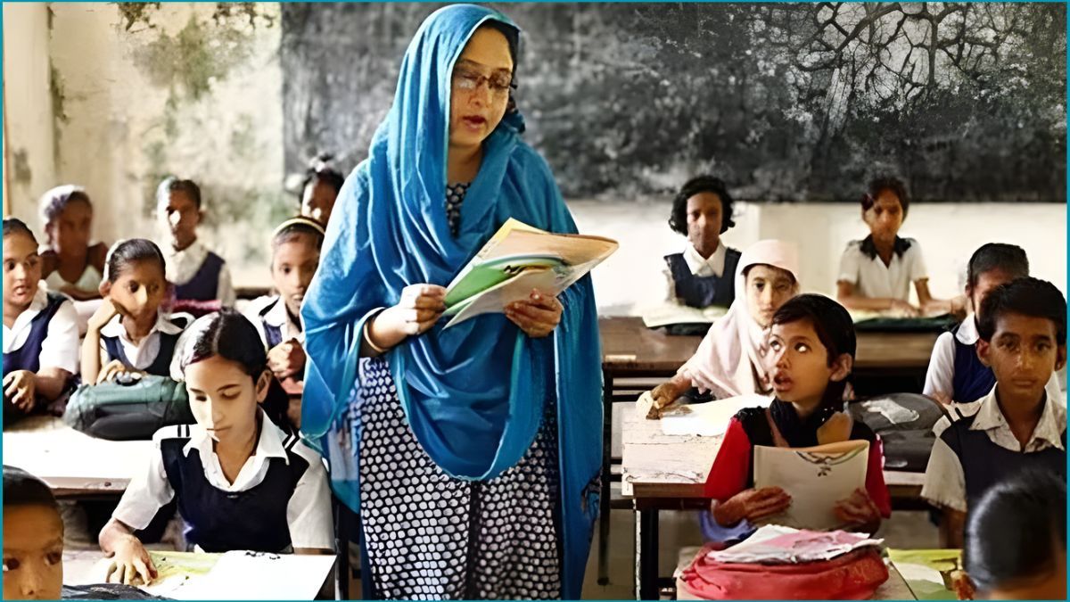 বিশ্ব শিক্ষক দিবস আজ : শিক্ষকদের সম্মান জানাতে নানা আয়োজন