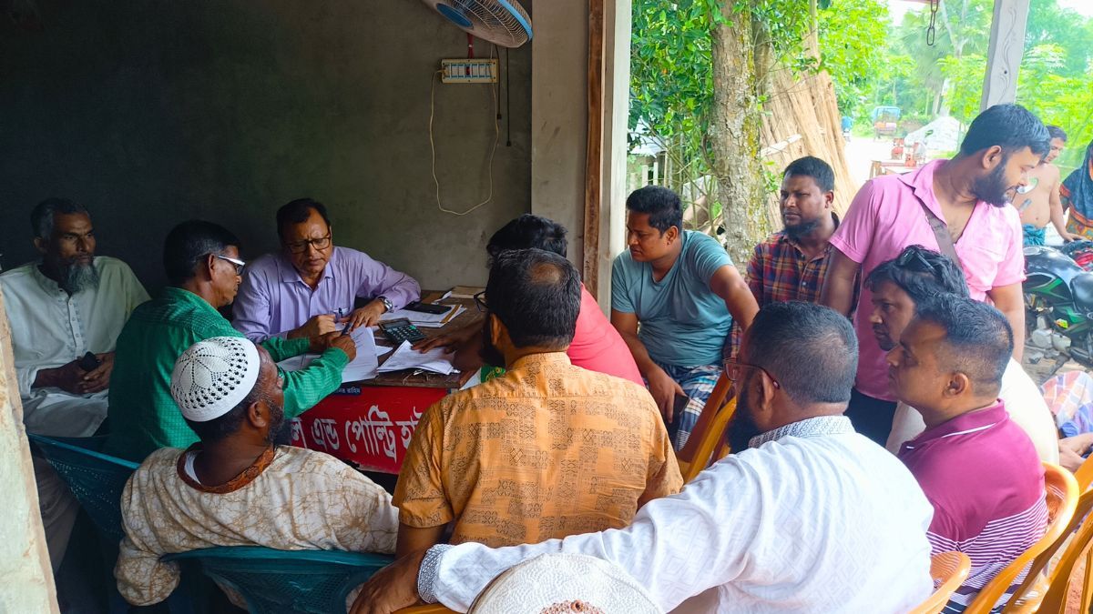 আলফাডাঙ্গায় তথ্য গোপন করায় খাদ্যবান্ধব ডিলারের বরাদ্দ স্থগিত