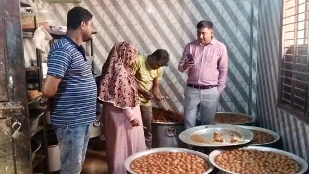 টাঙ্গাইলে গৌর ঘোষ দধি ভান্ডারকে লাখ টাকা জরিমানা