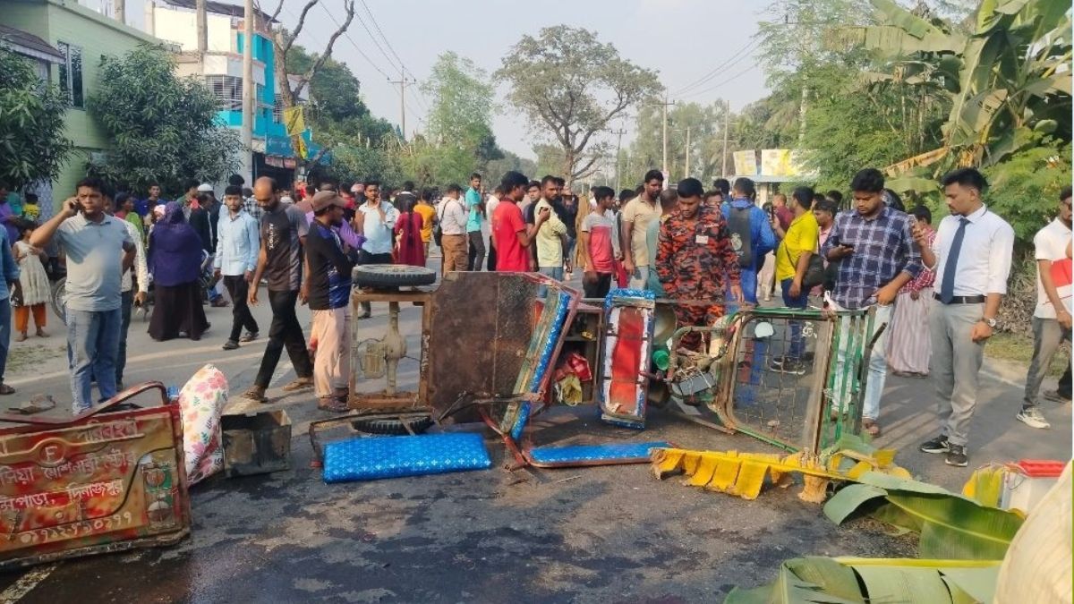 দিনাজপুরে বাস-ইজিবাইক সংঘর্ষ, একই পরিবারের ৪ জন নিহত