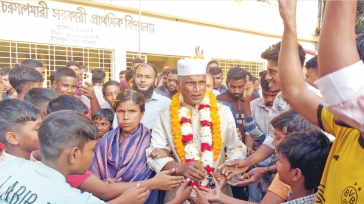 শেরপুরে প্রাথমিক প্রধান শিক্ষককে রাজকীয় বিদায়
