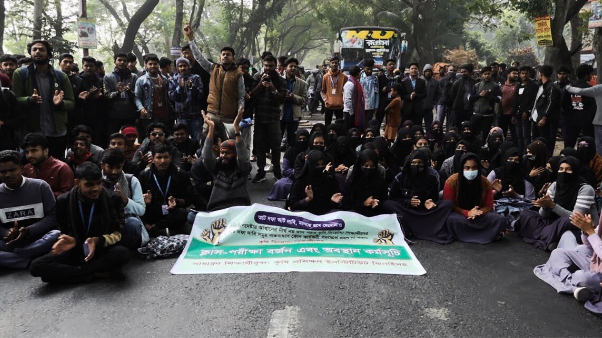 ৮ দফা দাবি আদায়ে ঝিনাইদহে এটিআই শিক্ষার্থীদের বিক্ষোভ