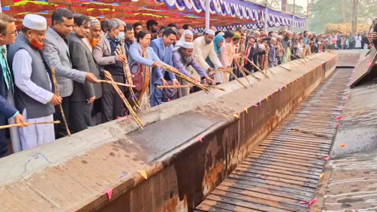 লোকসানের বোঝা নিয়ে জয়পুরহাট চিনিকলে আখ মাড়াই শুরু