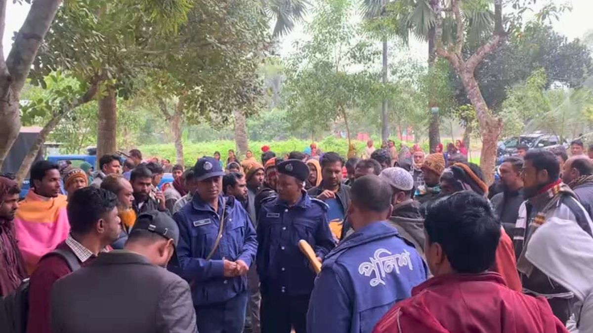 বিএনপি নেতার পক্ষে শাড়ি বিতরণকালে ২ সমর্থক আটক, ভ্রাম্যমাণ আদালতে জরিমানা