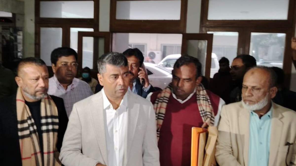 ঢাকা-১৮ আসনে মনোনয়নপত্র জমা দিলেন এস এম জাহাঙ্গীর হোসেন
